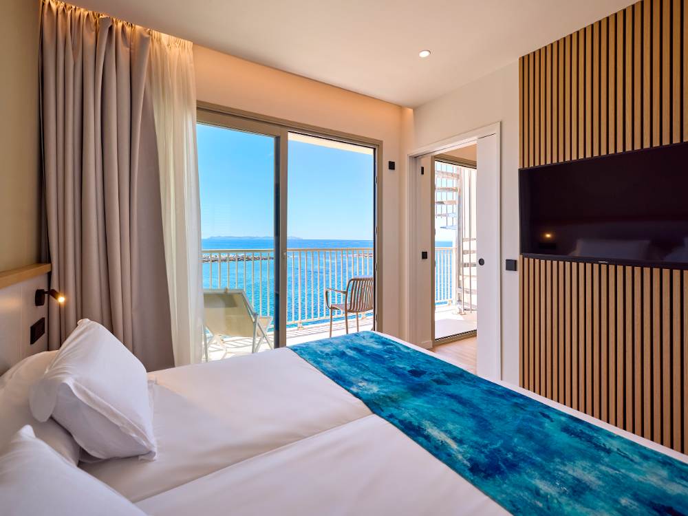 Suite vista mare frontale universal hotel romantica