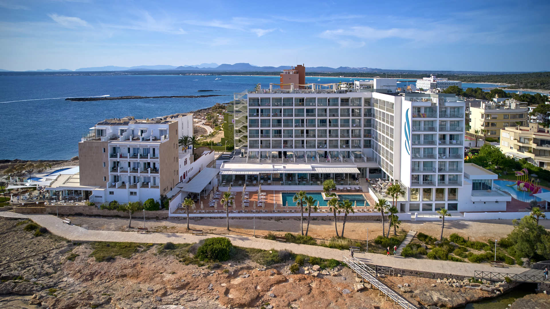 universal hotel romantica universal beach hotels