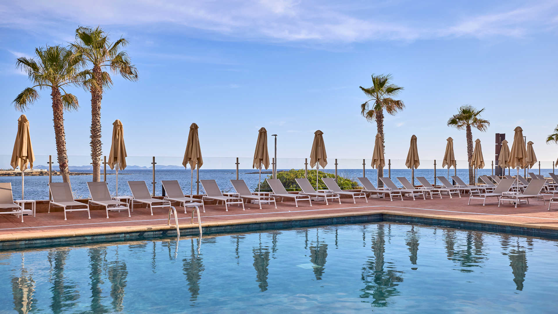 services universal hotel romantica universal beach hotels