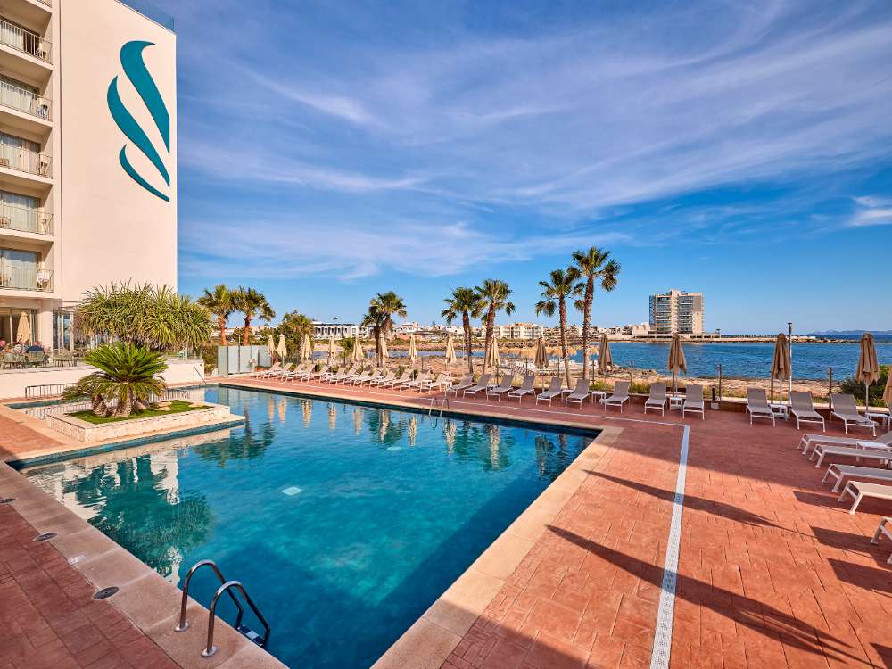 Piscines et solarium Piscines et solarium universal hotel romantica