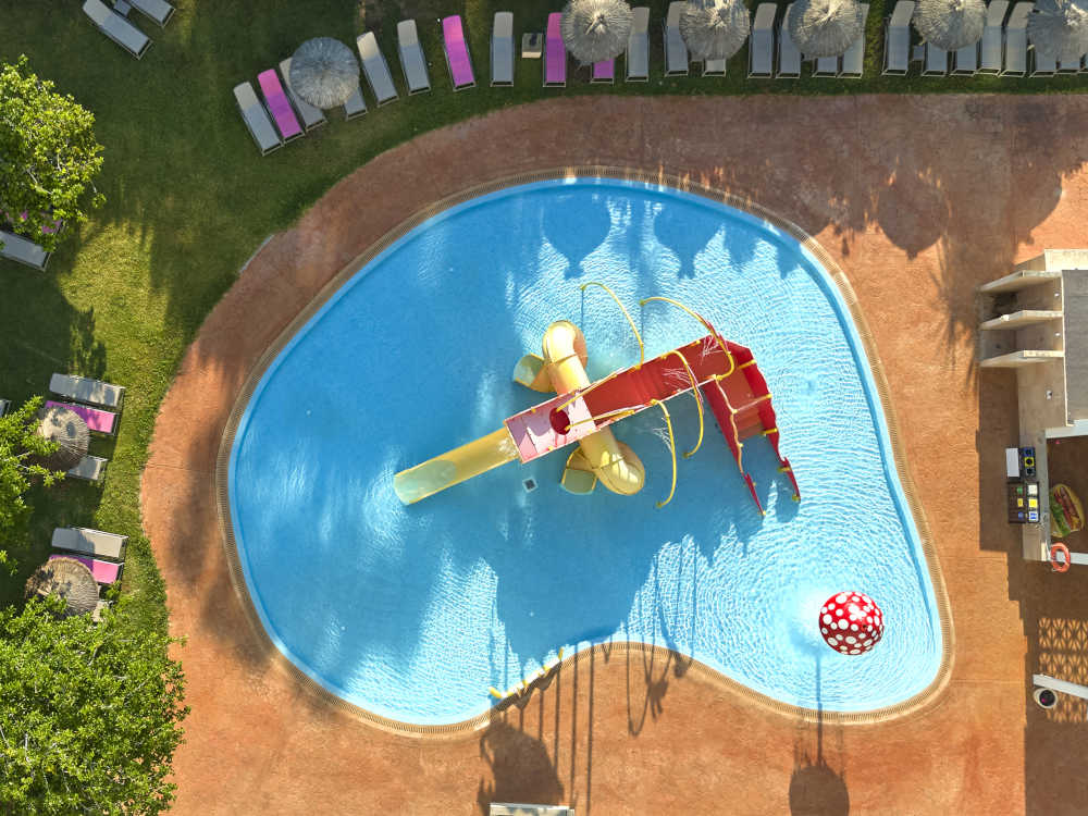 Piscines et solarium Piscines et solarium universal hotel romantica