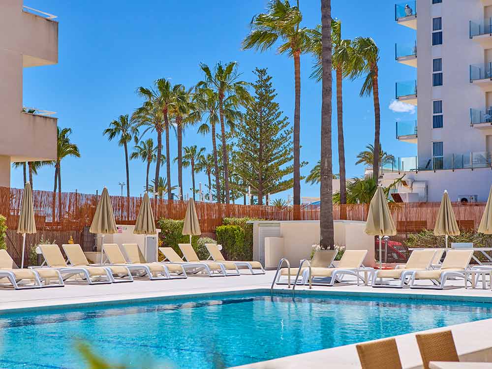 Poolservice universal hotel bikini