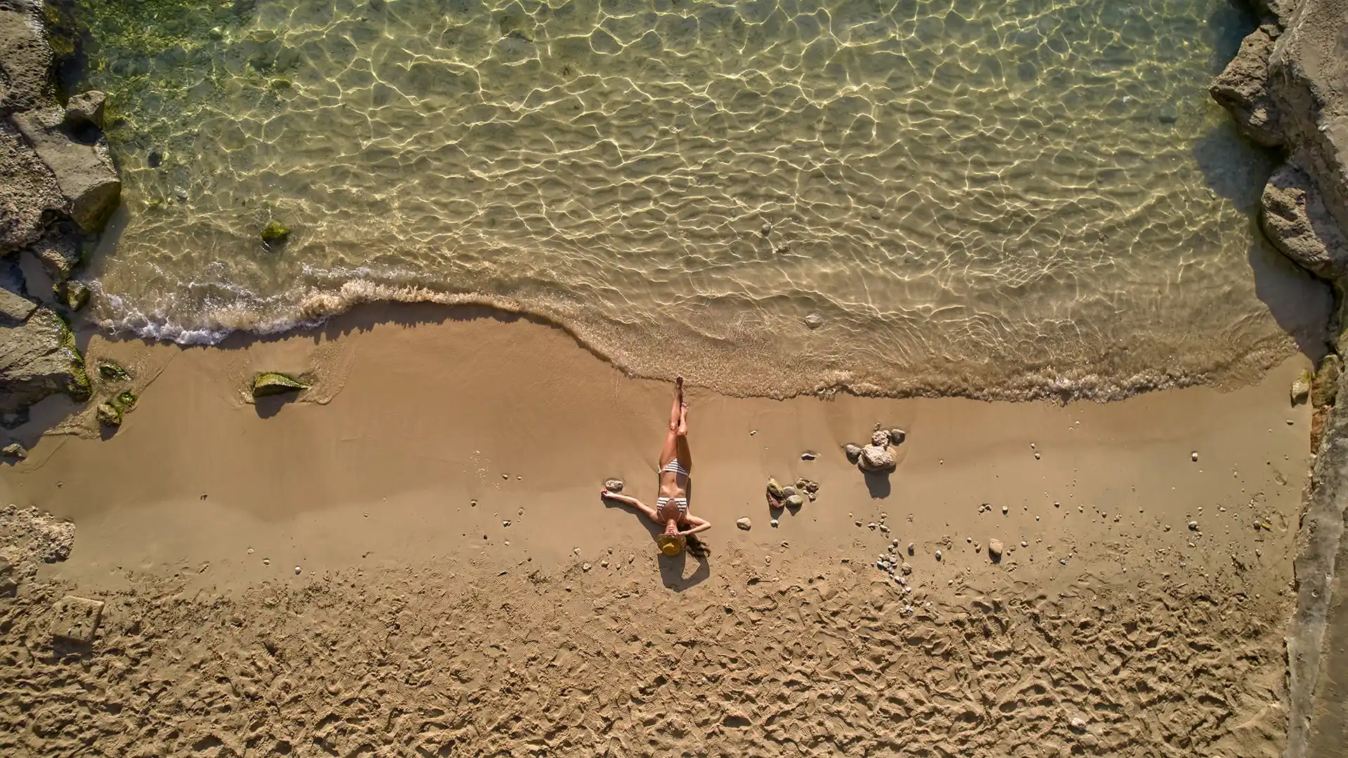 last minute universal beach hotels