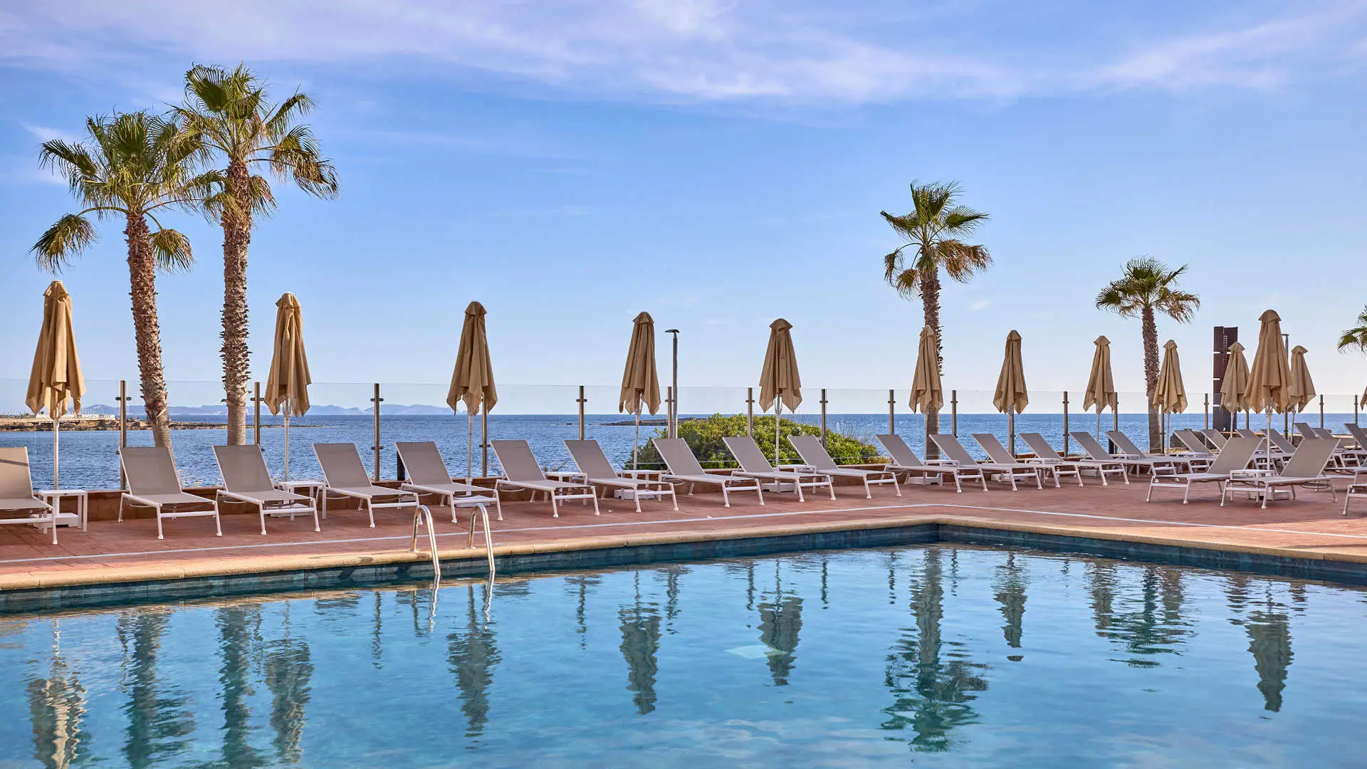 services universal hotel romantica universal beach hotels